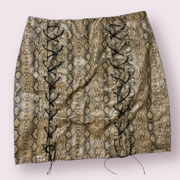 ⭐️ Lace Up Snake Python Pleather Hipster Hippie Sexy Romantic Party Mini Skirt - Picture 1 of 5